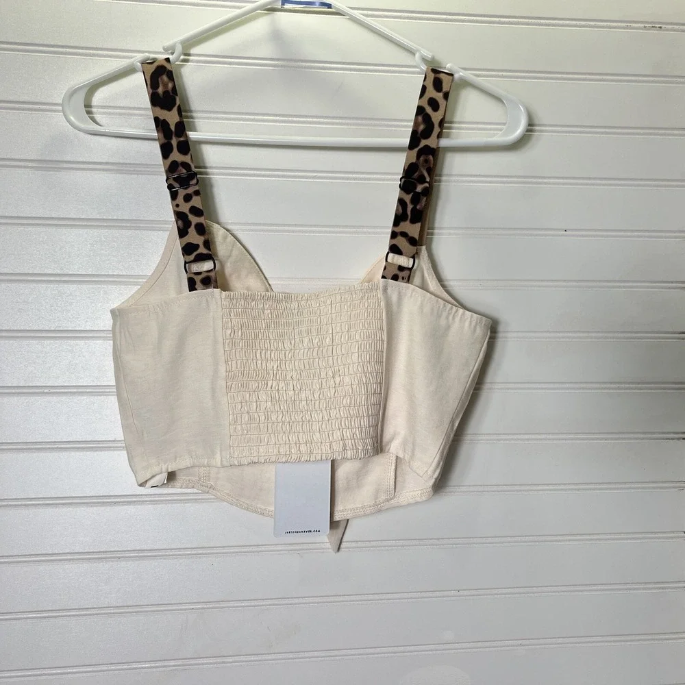 J.O.A. Crop Top Womens XS Ivory Front Tie Sleeveless Festival Animal Print Boho - Picture 2 of 6